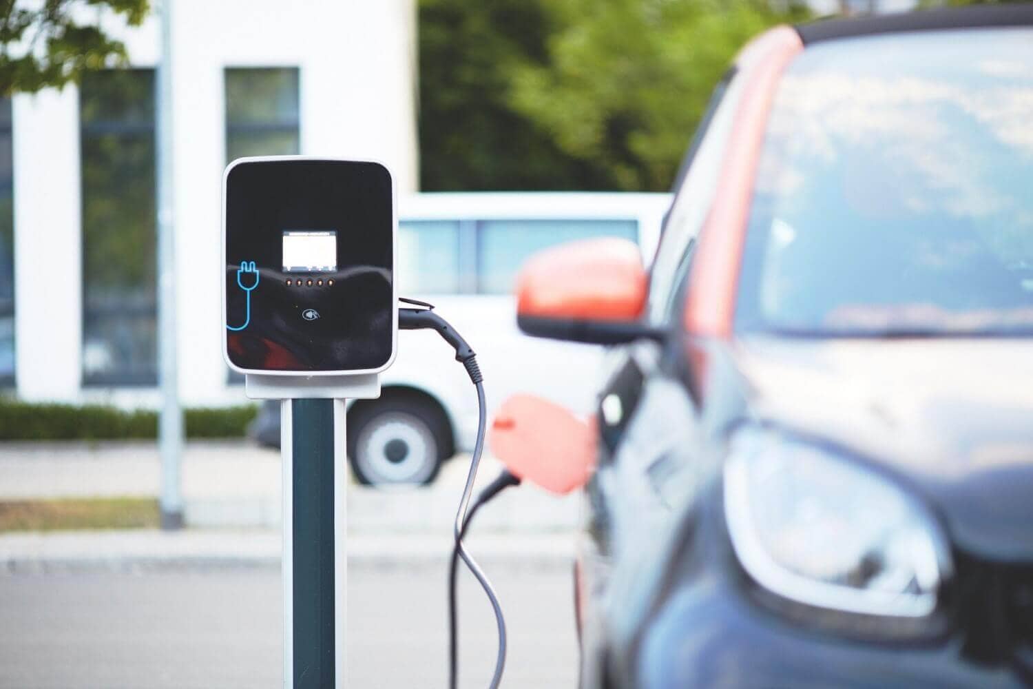 Elektrikli Araçlar, 2040 Yılına Kadar Tüm Binek Araç Satışlarının Yarısından Fazlasını Oluşturacak